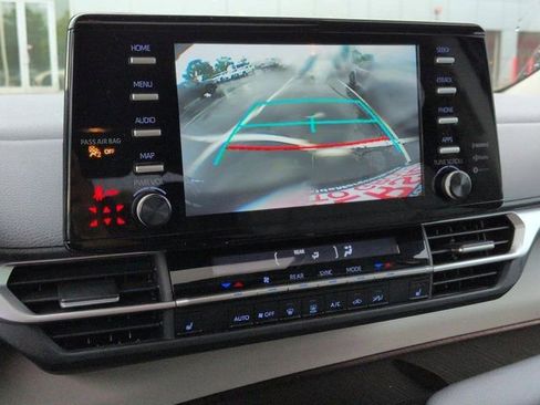 Certified 2024 Toyota Sienna XLE FWD image 13