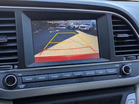 Used 2017 Hyundai Elantra SE image 14