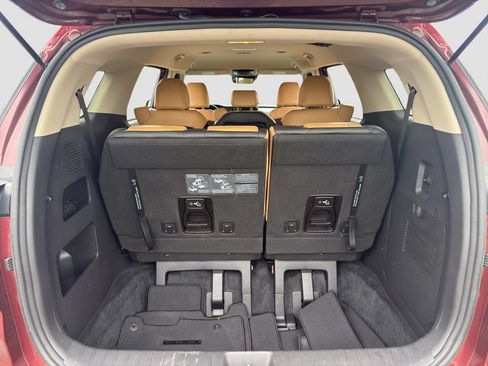 Used 2022 Kia Carnival LX FWD image 19