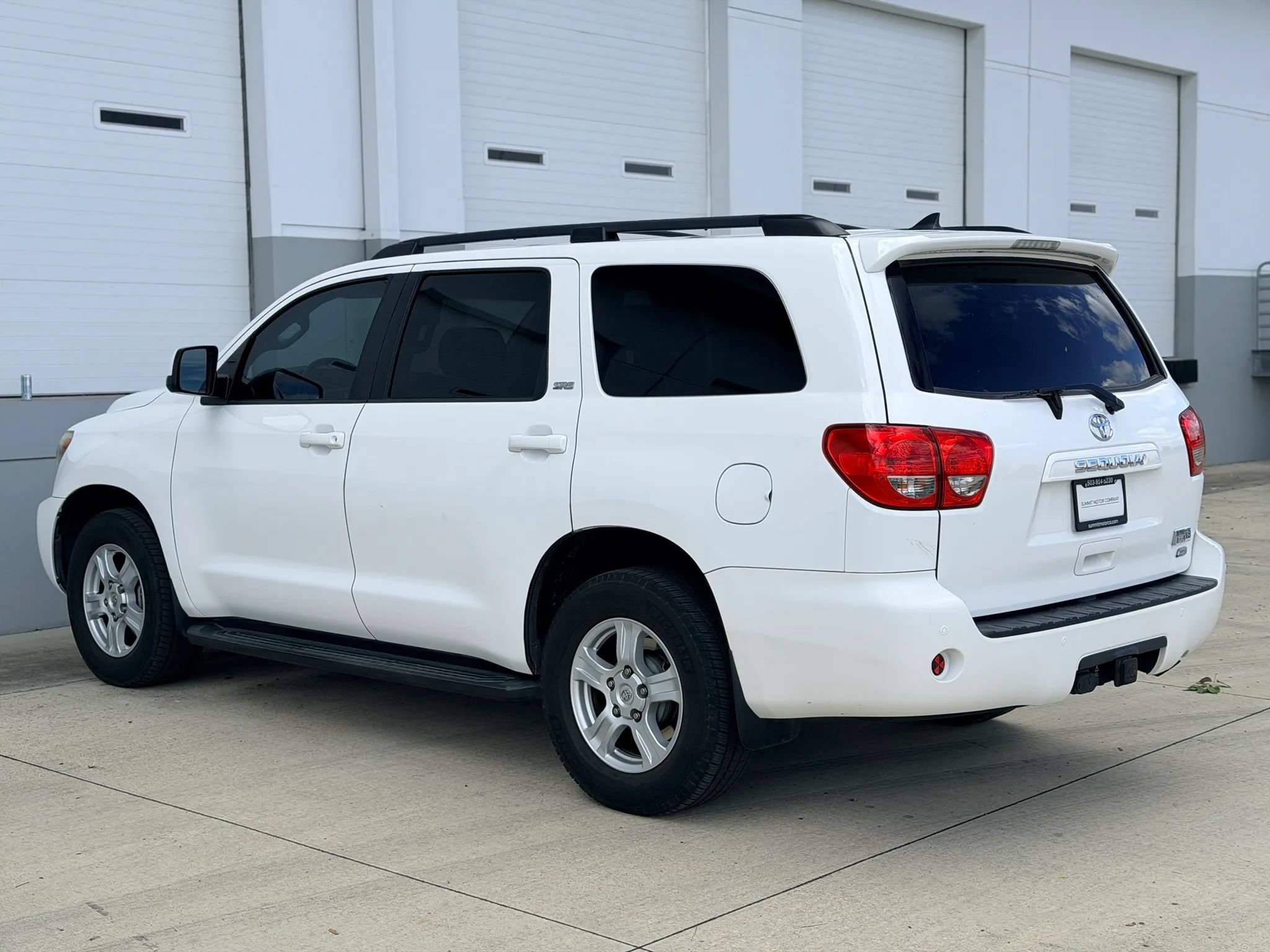 Used 2016 Toyota Sequoia SR5 w/ Premium Package AWD/4WD image 3