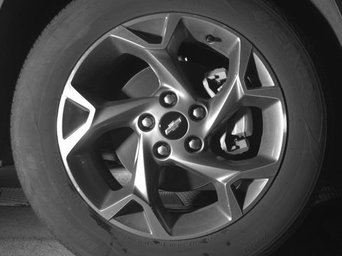 Used 2025 Chevrolet Trax LT FWD image 13