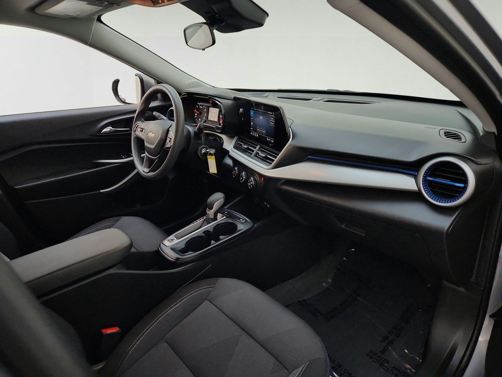 Used 2026 Chevrolet Trax LS w/ LS Convenience Package FWD image 27