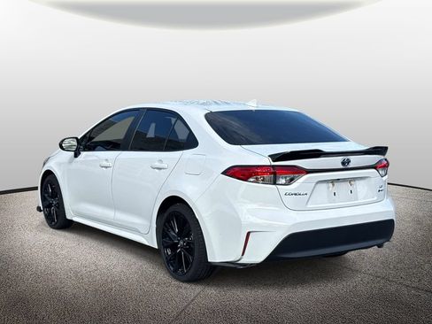 Used 2025 Toyota Corolla LE w/ LE Premium Package FWD image 4