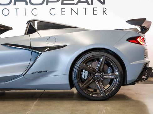 Used 2025 Chevrolet Corvette Z06 RWD image 21