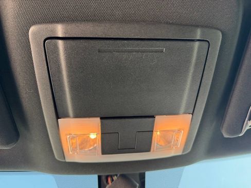 Used 2019 Ford Explorer XLT w/ Equipment Group 202A AWD/4WD image 21