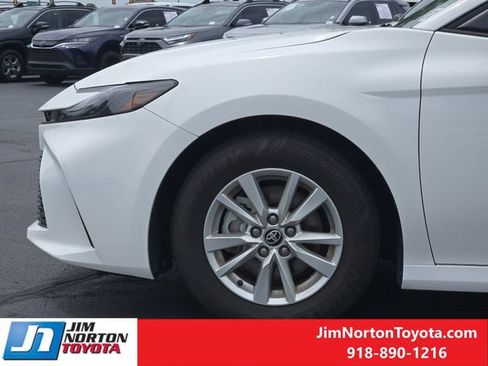 Used 2025 Toyota Camry LE FWD image 8