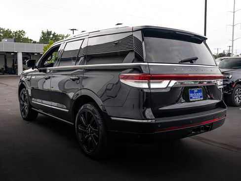 Used 2023 Lincoln Navigator Reserve AWD/4WD image 5