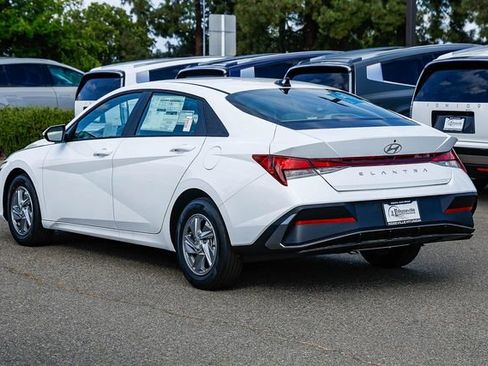 New 2026 Hyundai Elantra SE FWD image 2