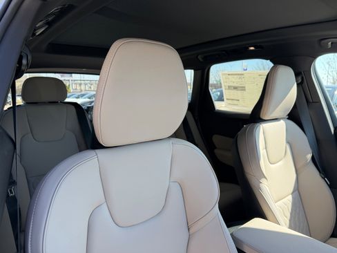 New 2026 Volvo XC60 B5 Core AWD/4WD image 9