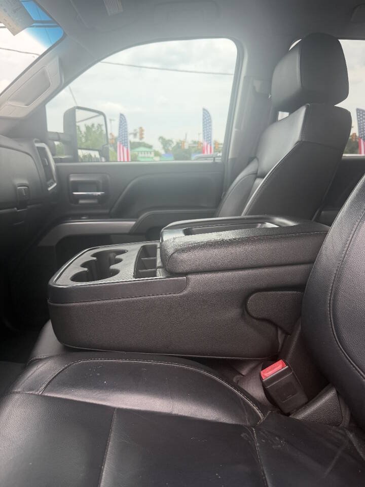 Used 2015 Chevrolet Silverado 2500 LT w/ LT Convenience Package AWD/4WD image 2
