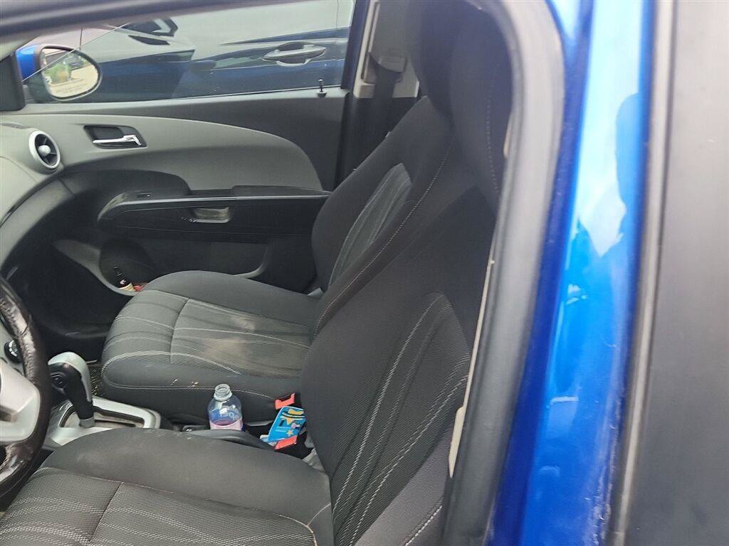 Used 2017 Chevrolet Sonic LT w/ Convenience Package FWD image 5