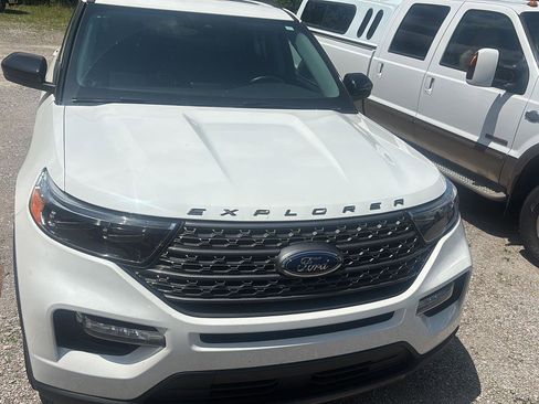 Used 2023 Ford Explorer XLT w/ Equipment Group 202A AWD/4WD image 7