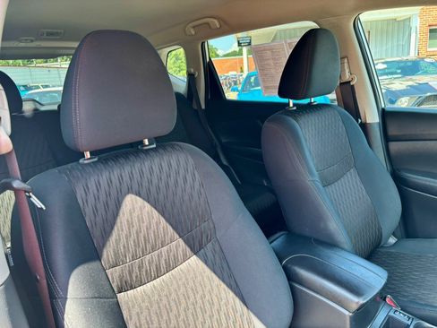 Used 2018 Nissan Rogue SV AWD/4WD image 18