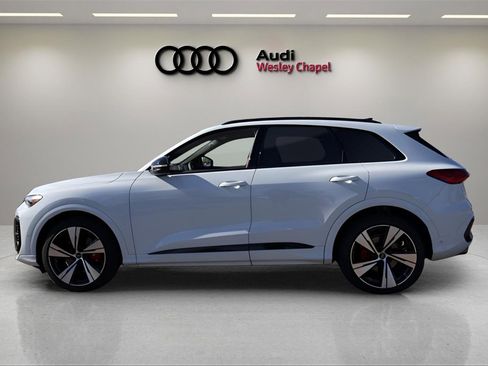 New 2025 Audi SQ5 Prestige image 2