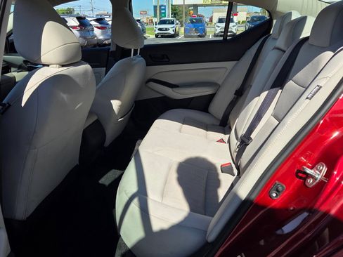 Used 2025 Nissan Altima 2.5 SV FWD image 6