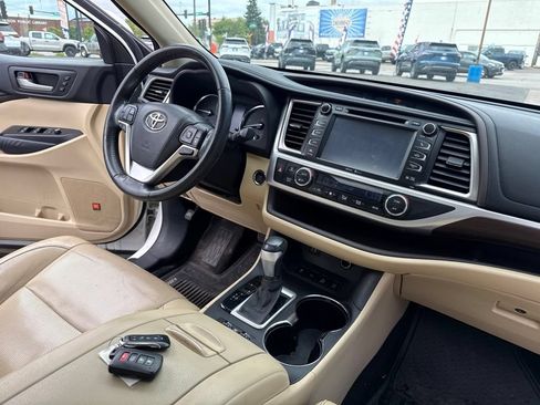 Used 2015 Toyota Highlander Limited w/ Driver Technology Package AWD/4WD image 44