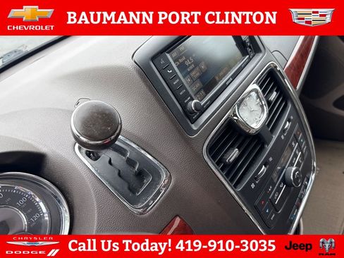 Used 2013 Chrysler Town & Country Touring FWD image 25