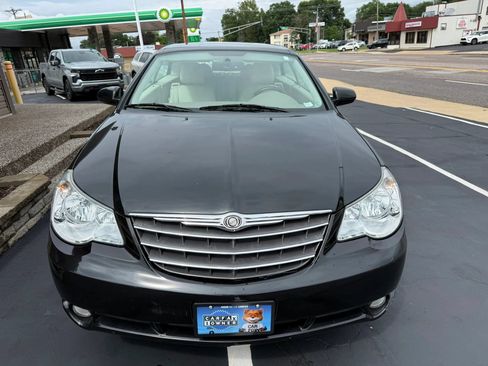 Used 2010 Chrysler Sebring Limited FWD image 4
