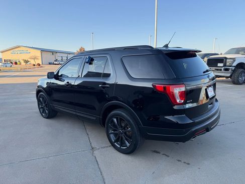Used 2018 Ford Explorer XLT w/ Equipment Group 202A image 7