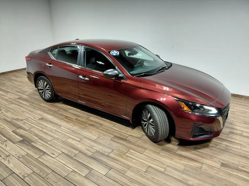 Used 2024 Nissan Altima 2.5 SV AWD/4WD image 13