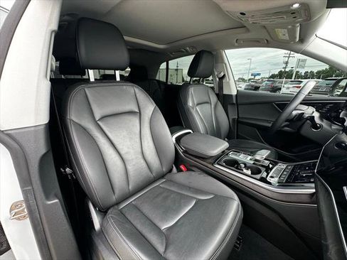 Used 2023 Audi Q8 Premium AWD/4WD image 31
