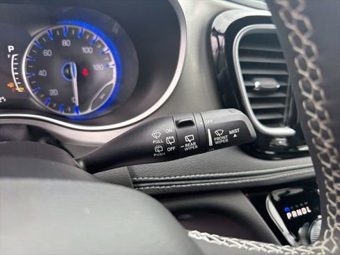 Used 2023 Chrysler Pacifica Limited w/ Uconnect Theater Family Group AWD/4WD image 33