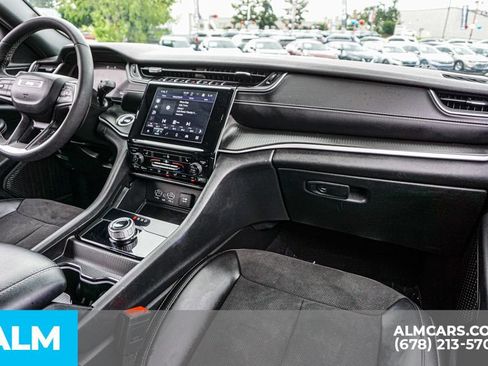 Used 2025 Jeep Grand Cherokee Altitude AWD/4WD image 23