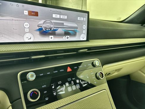 Used 2025 Genesis GV80 3.5T Prestige AWD/4WD image 17