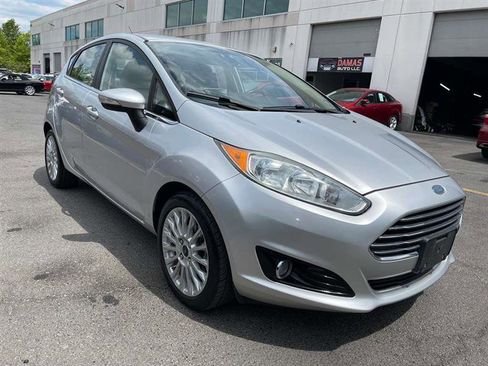 Used 2014 Ford Fiesta Titanium FWD image 4