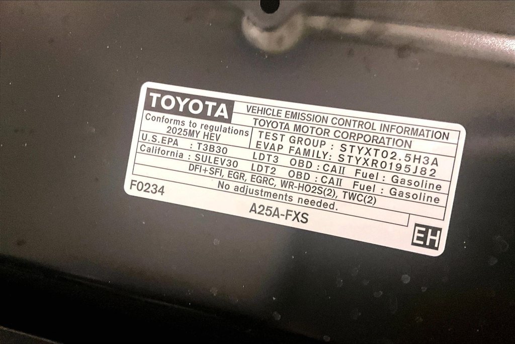 Used 2025 Toyota Sienna XSE AWD/4WD image 35