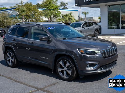 Used 2019 Jeep Cherokee Limited w/ Technology Group image 1