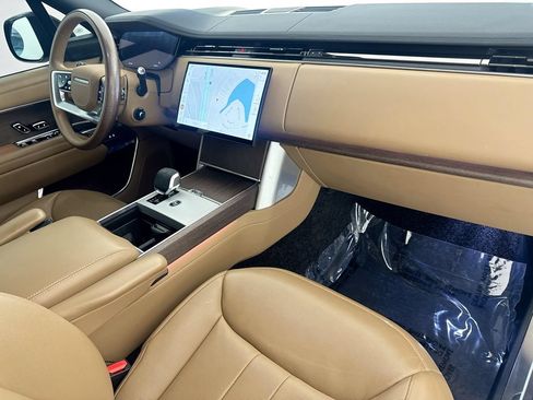Used 2025 Land Rover Range Rover Long Wheelbase SE AWD/4WD image 32