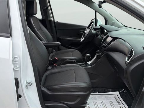 Used 2022 Chevrolet Trax LT w/ LT Convenience Package AWD/4WD image 14