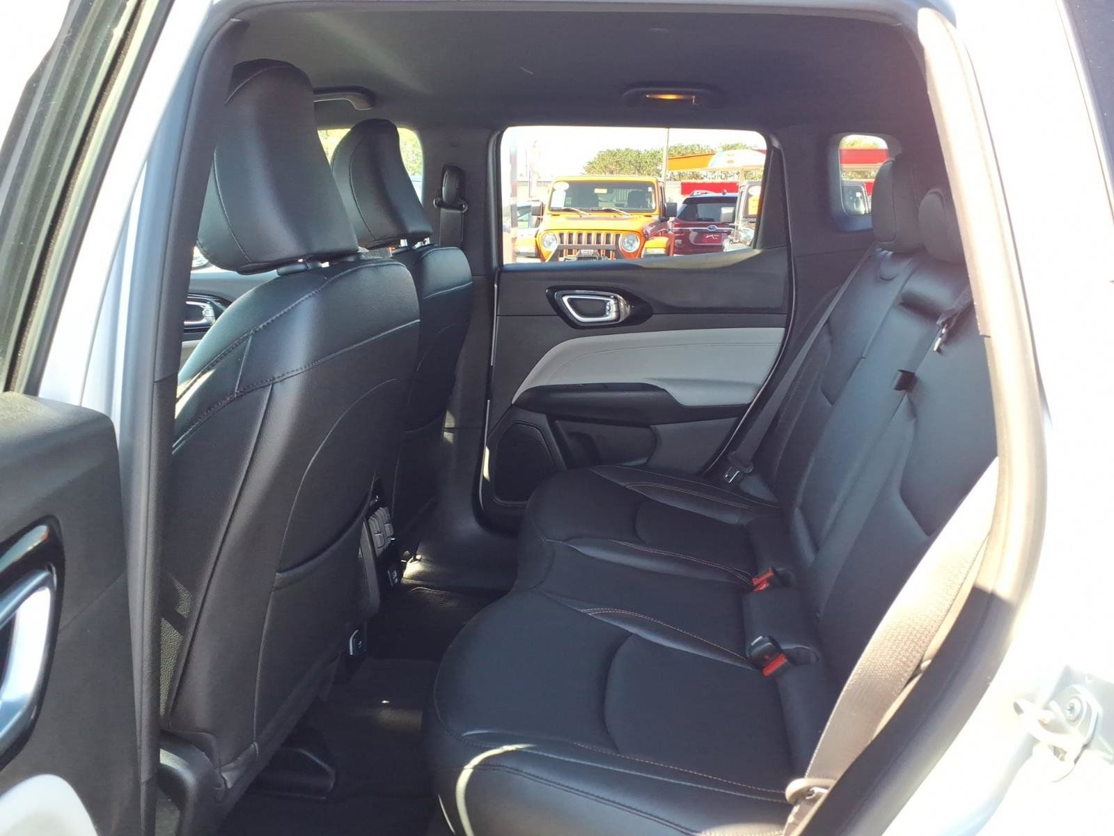 Used 2024 Jeep Compass Limited AWD/4WD image 11