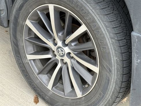 Used 2018 Toyota Highlander XLE image 10