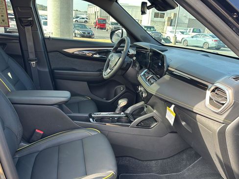Used 2025 Chevrolet TrailBlazer ACTIV w/ Convenience Package image 10
