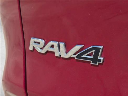 Used 2022 Toyota RAV4 LE FWD image 13