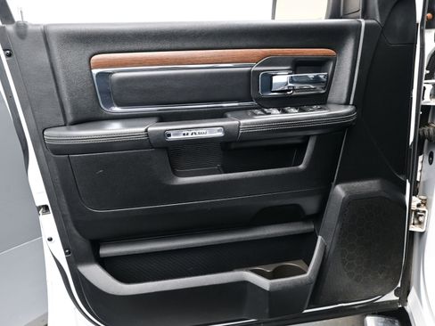 Used 2015 RAM 1500 Laramie image 9