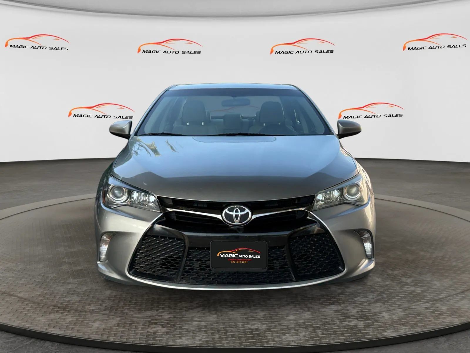 Used 2017 Toyota Camry SE FWD image 3