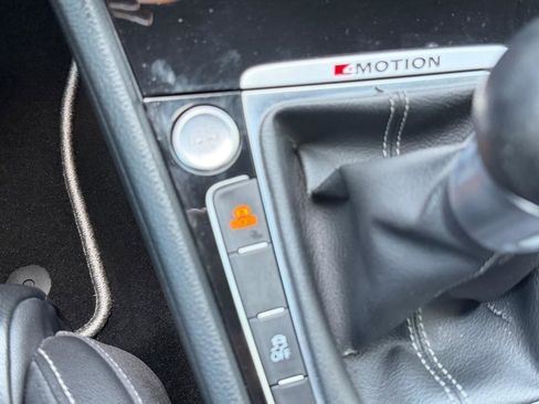 Used 2016 Volkswagen Golf R 4-Door image 31