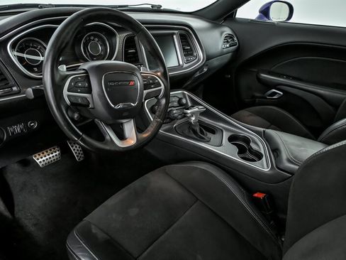 Used 2016 Dodge Challenger R/T Scat Pack w/ Leather Interior Group image 17