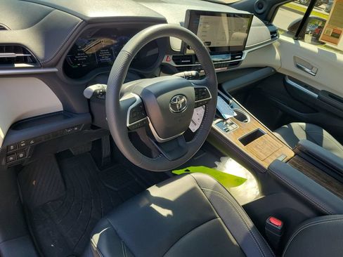 New 2026 Toyota Sienna Limited AWD/4WD image 7