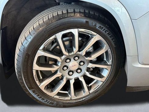 Used 2023 GMC Acadia Denali w/ Denali Ultimate Package AWD/4WD image 19