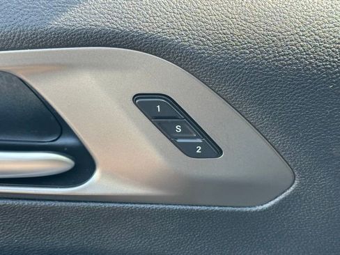 Used 2019 Chrysler Pacifica Limited w/ Advanced Safetytec Group image 23