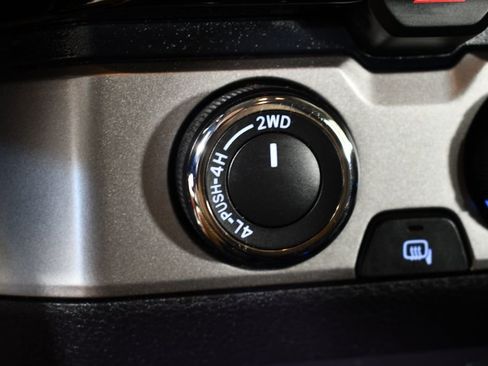 Used 2017 Toyota Tacoma SR image 37