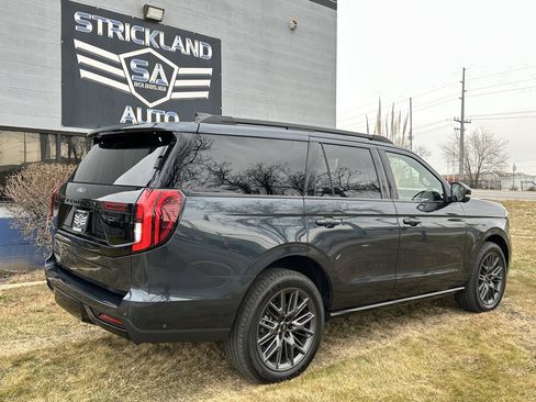 Used 2025 Ford Expedition Platinum w/ Stealth Appearance Package image 7