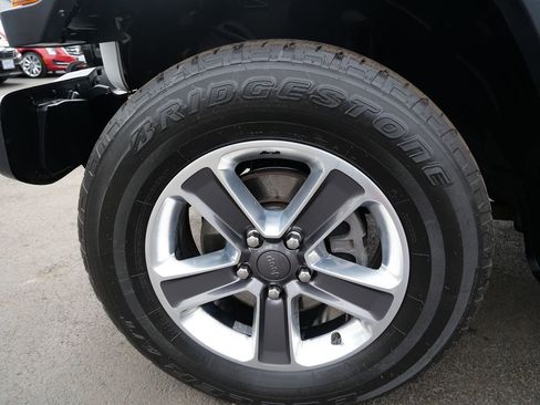 Used 2019 Jeep Wrangler Unlimited Sahara AWD/4WD image 34