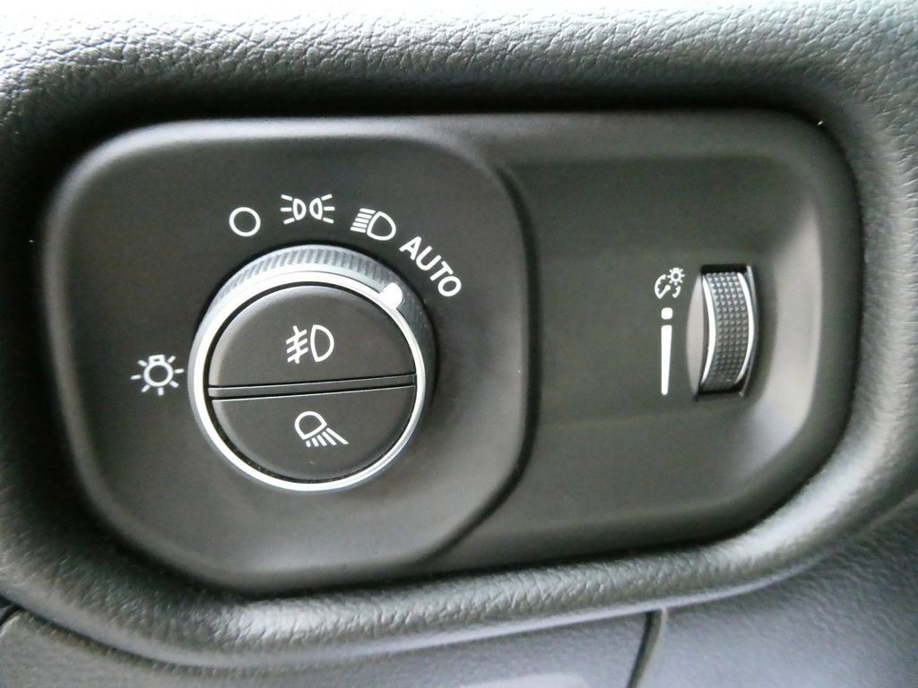 Used 2020 RAM 1500 Big Horn AWD/4WD image 26