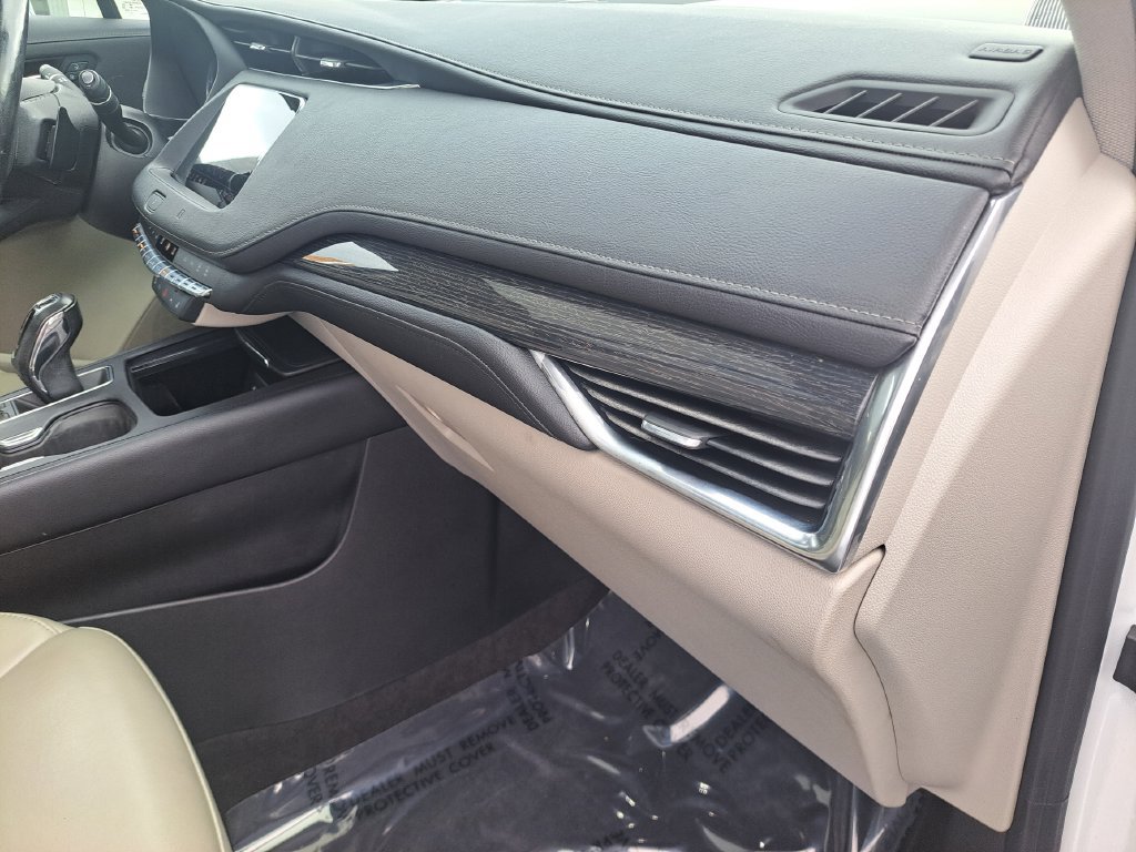 Used 2019 Cadillac XT4 Premium Luxury w/ Cold Weather Package FWD image 33