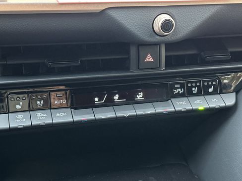 New 2025 Toyota Crown Signia image 22